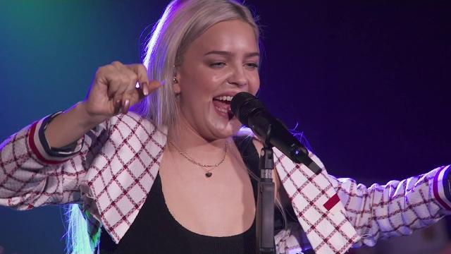 Anne-marie - 2002 (live at brighton music hall 2018)